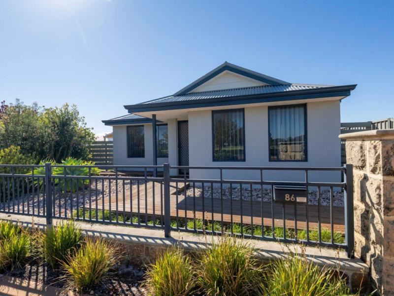 86 Napoleon Promenade, Kealy