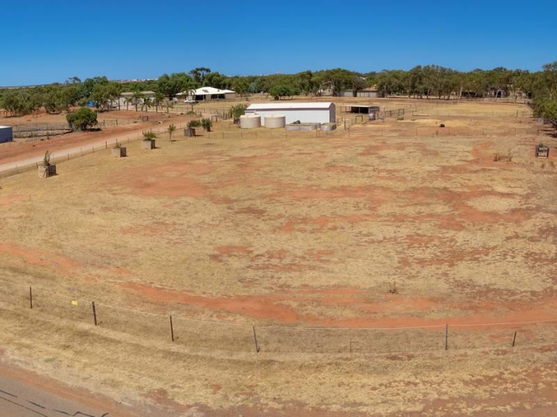 24 Border Drive, Deepdale