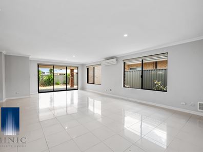 17 Barton Loop, Piara Waters WA 6112