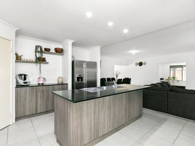 21 Salerno App, Piara Waters WA 6112
