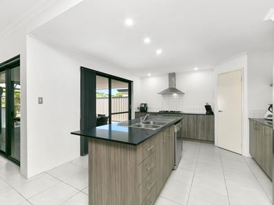 21 Salerno App, Piara Waters WA 6112