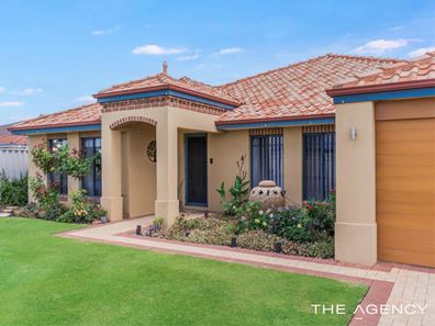 8 Meribel Parkway, Port Kennedy WA 6172