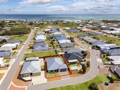 24 Coveside Way, Drummond Cove WA 6532