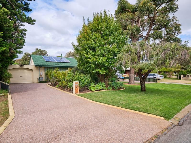 16 Saggers Crescent, Beckenham