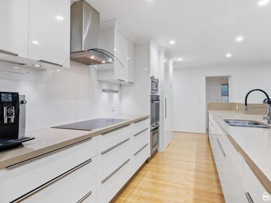 1 Ainstey Close, Seville Grove WA 6112