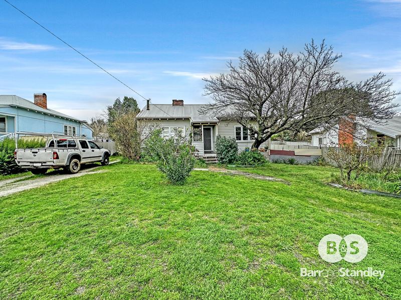 15 Moore Street, Collie WA 6225