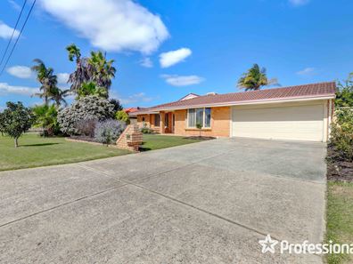 26 Forest Lakes Drive, Thornlie WA 6108