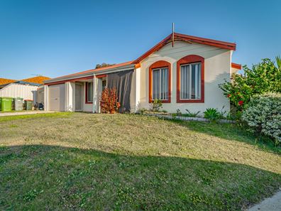 2 Carmana Lane, Warnbro WA 6169