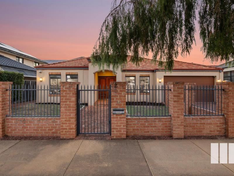 15 Mount Henry Road, Salter Point