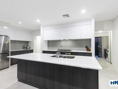 15 Venetian Crescent, Brabham WA 6055