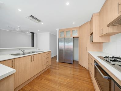 16 Constantine Court, Thornlie WA 6108