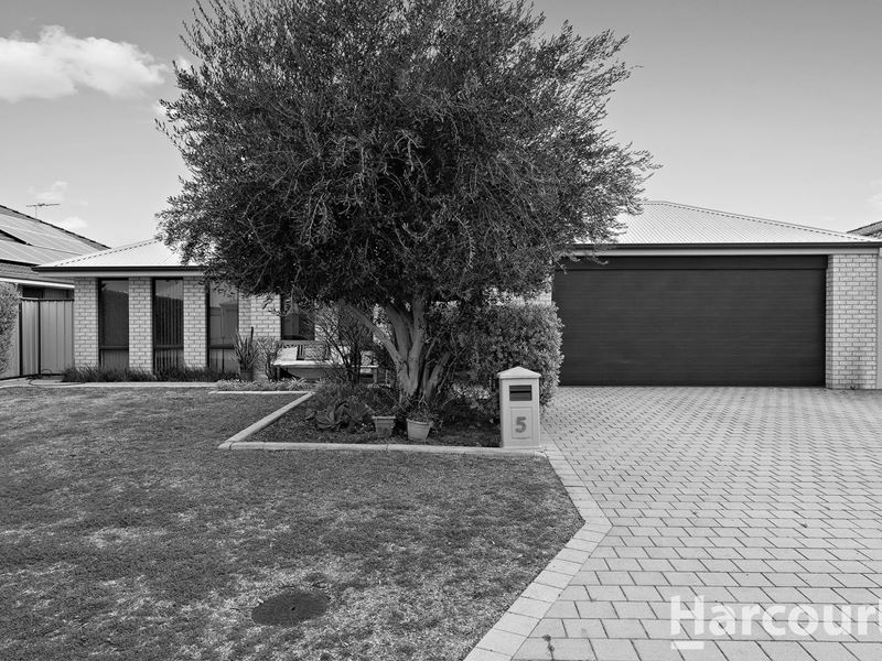 5 Bamburgh Turn, Meadow Springs