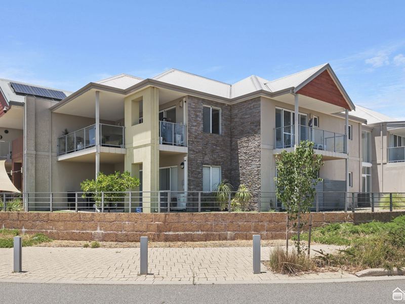 4/54 Dorney Esplanade, Champion Lakes