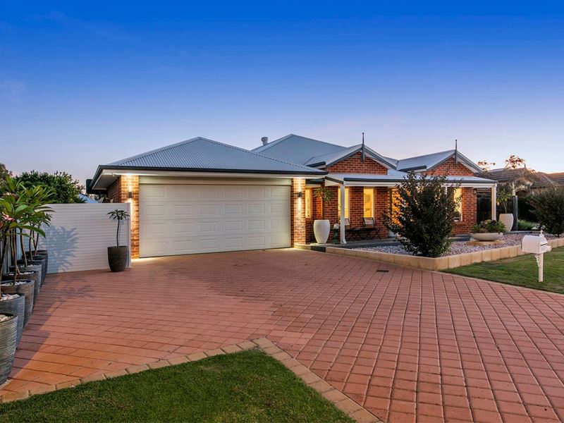 8 Chalgrave Crescent, The Vines WA 6069