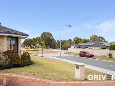 11 Allanbi Circle, Carramar WA 6031