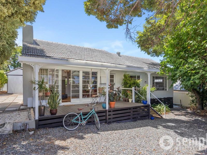 4 Winterfold Road, Hilton WA 6163
