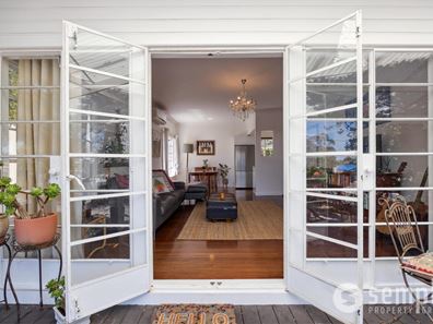 4 Winterfold Road, Hilton WA 6163