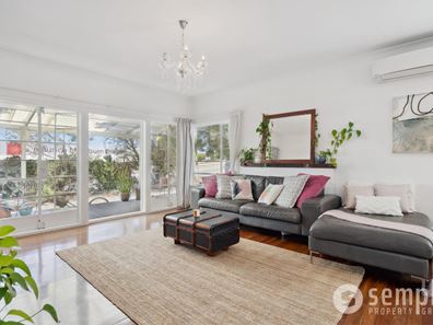 4 Winterfold Road, Hilton WA 6163