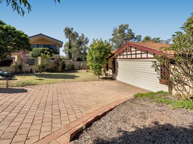 15 Treaty Oak Cove, Bibra Lake WA 6163