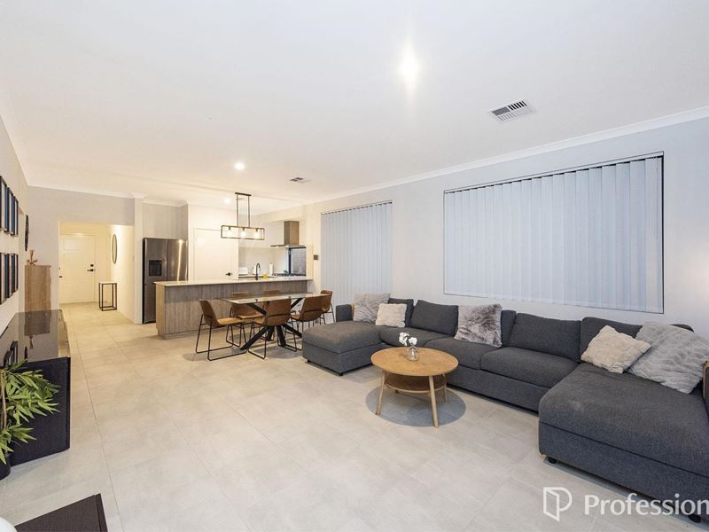 17 Waratah Way, Wandi WA 6167