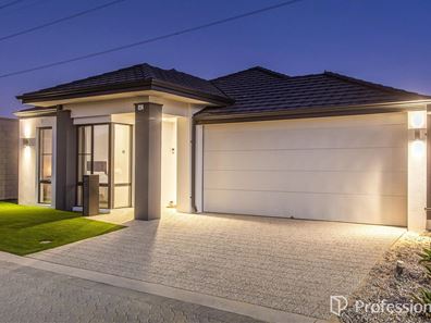 17 Waratah Way, Wandi WA 6167