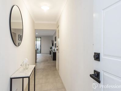 17 Waratah Way, Wandi WA 6167
