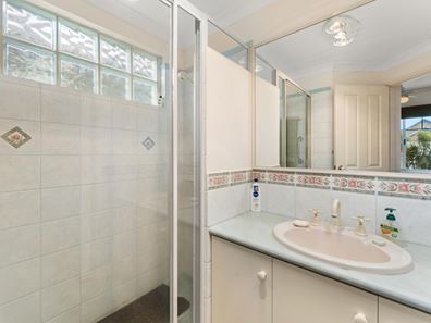2C George Street, Alfred Cove WA 6154