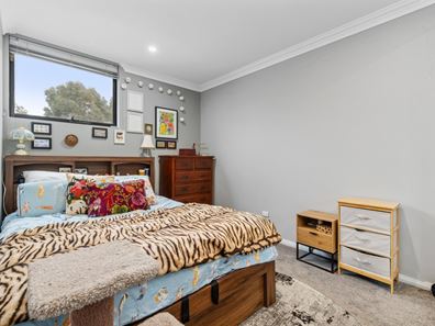 7/4 Endeavour Road, Morley WA 6062