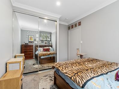 7/4 Endeavour Road, Morley WA 6062
