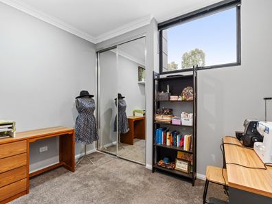 7/4 Endeavour Road, Morley WA 6062