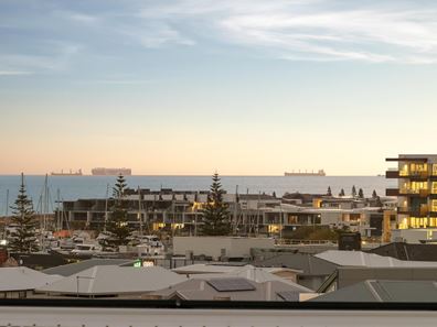 33 Newark Turn, North Coogee WA 6163