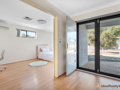 10 Sachem Bend, Piara Waters WA 6112