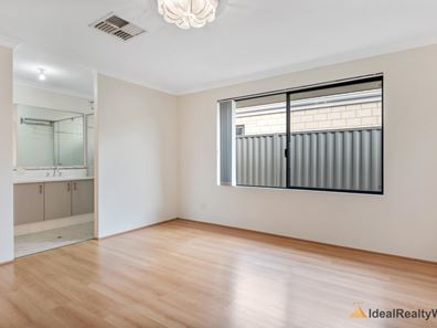 10 Sachem Bend, Piara Waters WA 6112
