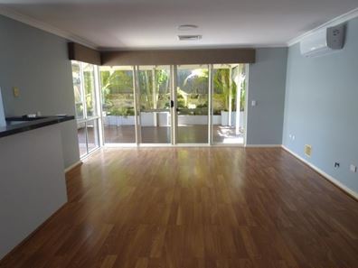 18 Lakefront Circle, The Vines WA 6069