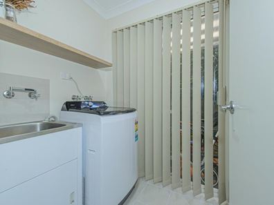 12 Roundhill Rd, Aveley WA 6069
