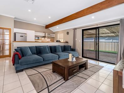 9 Iandra Loop, Carramar WA 6031