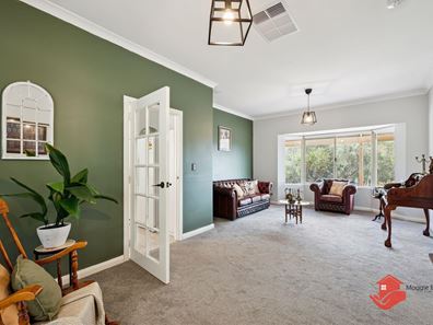 10 Ophelia Grove, Mount Nasura WA 6112