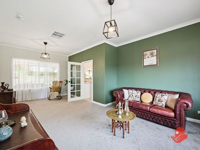 10 Ophelia Grove, Mount Nasura WA 6112