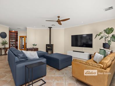20 Wildflower Way, Leschenault WA 6233