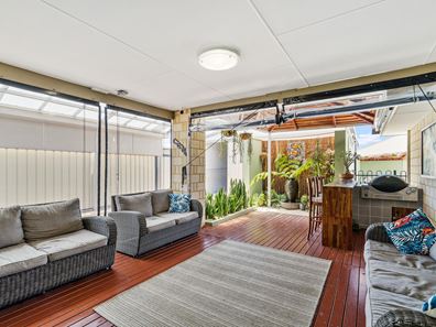 9 St Cloud Link, Meadow Springs WA 6210