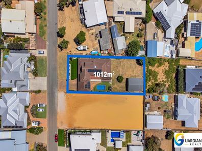 14 Wicklow Rd, Halls Head WA 6210