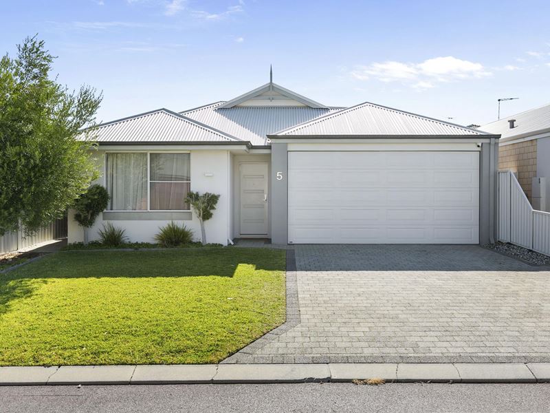 5 Wading Place, Lake Coogee WA 6166