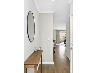 5 Wading Place, Lake Coogee WA 6166