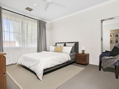 5 Wading Place, Lake Coogee WA 6166