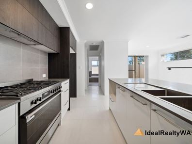 2/536 Nicholson Road, Canning Vale WA 6155
