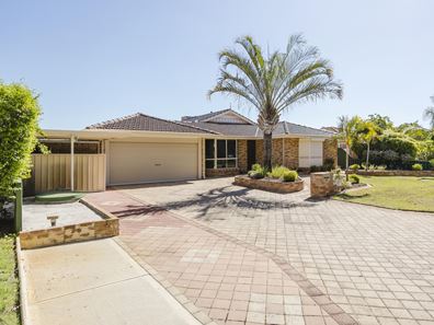 4 Stradbroke Place, Ballajura WA 6066