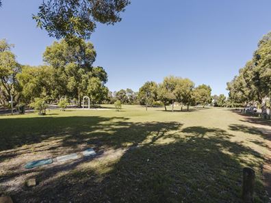 4 Stradbroke Place, Ballajura WA 6066