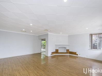 15 Hughenden Drive, Thornlie WA 6108