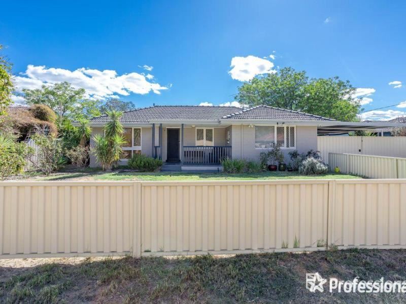 13 Blantyre Way, Kelmscott