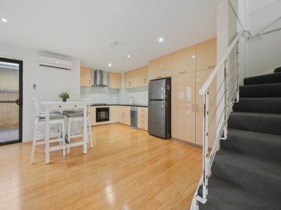 3/6 Oak Street, Cannington WA 6107